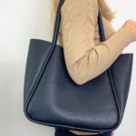 89988 large U tote navy