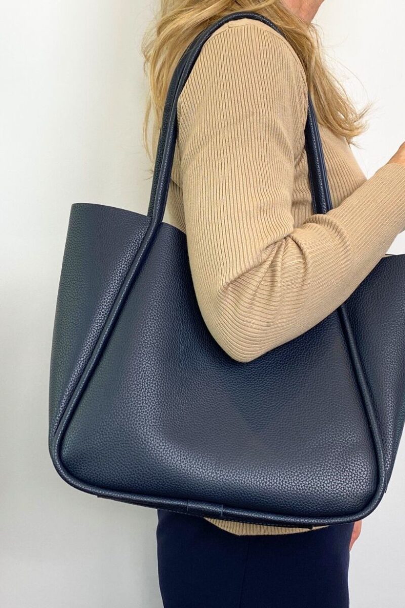 89988 large U tote navy